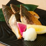 鹿児島は桜島の火山灰を混ぜ込んだ、秘伝の灰干し製法。