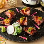 自家製のローストビーフにウニをのせちゃいました。