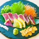 外側の香ばしさがおアクセントになり、お塩が味を引き締めます！