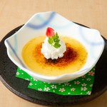 表面を軽く炙ったクレームブリュレ風プリンです。