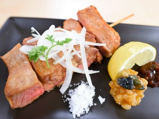 麹の力が素材の旨みを引き出す『塩麹漬込み熟成牛タンの串焼き』