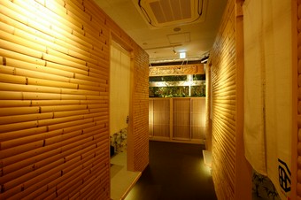温かなおもてなしに満ちた、九州創作料理を味わえる個室居酒屋