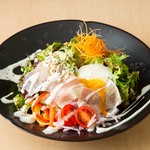 新鮮野菜のみんな大好き王道サラダ。