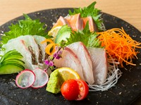 鮮魚の盛り合わせ 3種(1人前）