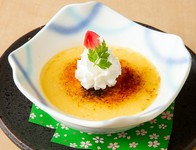 表面を軽く炙ったクレームブリュレ風プリンです。