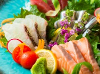 市場直送の選りすぐり鮮魚の贅沢5種盛り合わせです。