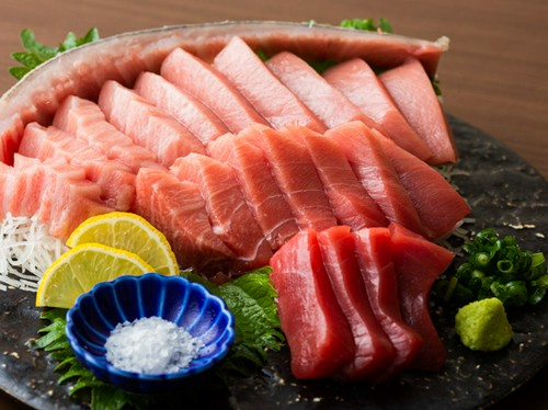 市場から直送の生本マグロを余すことなくお届け