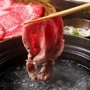 A5ランク以上の黒毛和牛しゃぶしゃぶと新鮮な鍋野菜が食べ放題で楽しめる豪華なコースです。
宴会をはじめ、ご家族でのお祝い事にもおすすめのコースです。