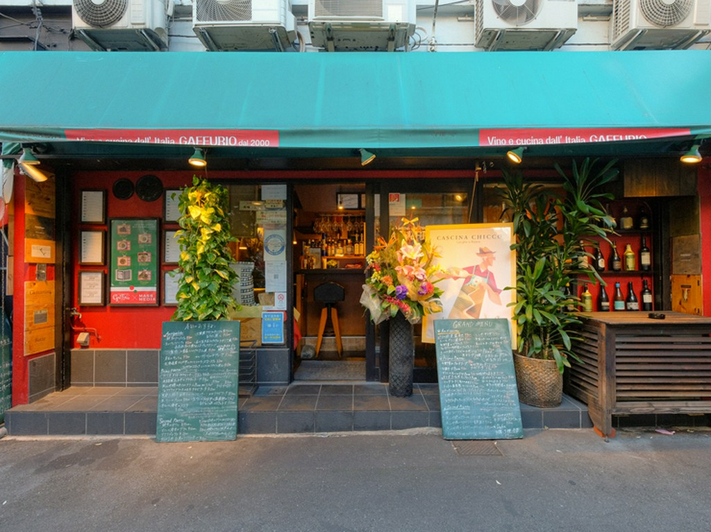 個性的で人気が高い、路地裏でありながらも注目の一軒