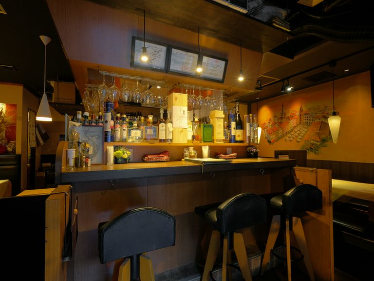 楽しく過ごせるカウンター席は、3席のみ設置