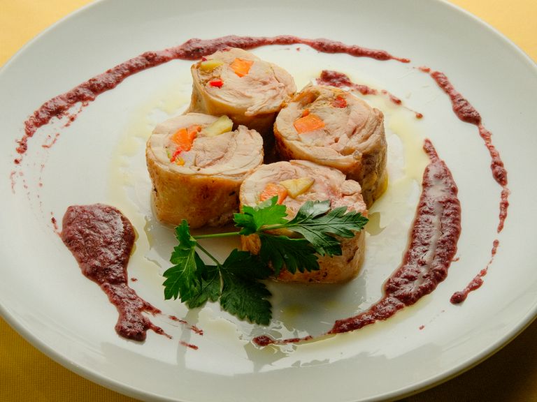 ワインとの相性も良い『地鶏とフランス産フォワグラのガランティーヌ』