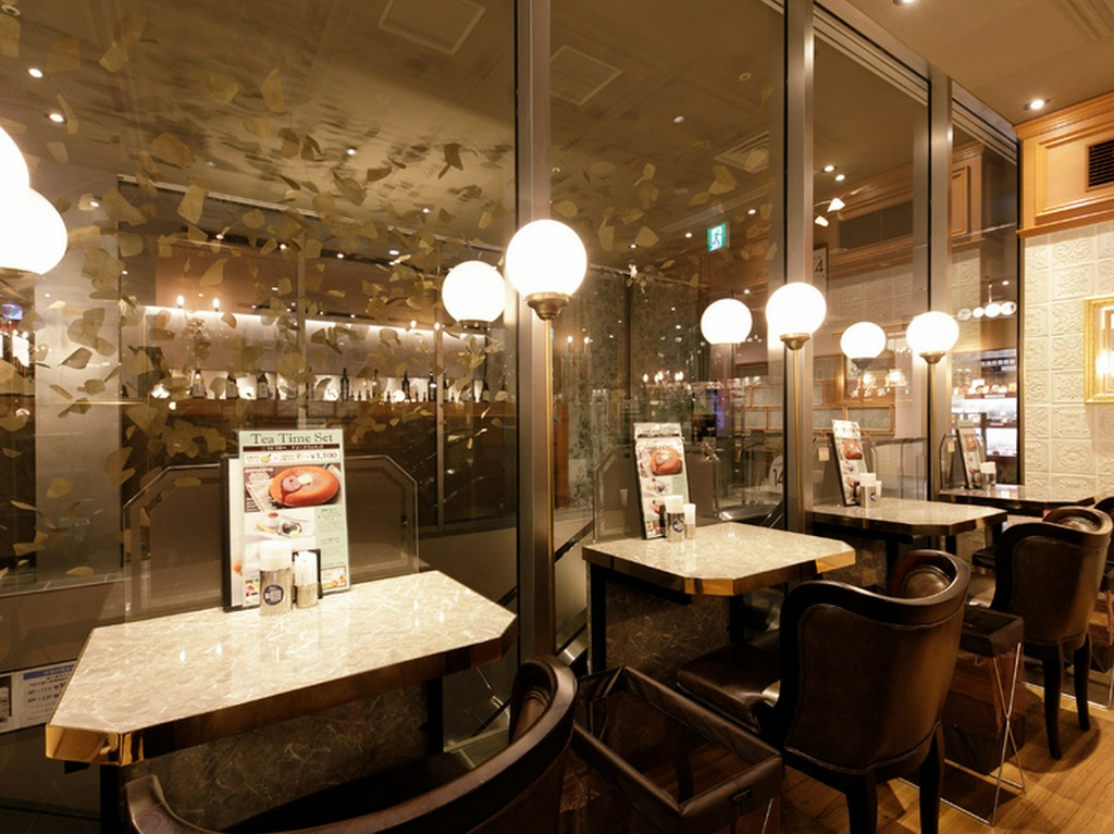 カウンター席のような、一人掛けの席もご用意