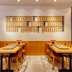 各テーブルに鉄板を完備