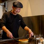 「できるだけ早く、おいしいものを提供したい」という店長の堀氏。ゲストに満足してもらえることを第一に考え、料理人兼店長として温かくもてなしてくれます。