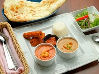 サラダ・チキンティッカ・シークカバーブ・ハーフチキンカレー・ハーフプラウンカレー・サダナン・ライス