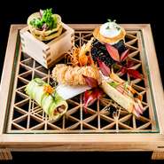 アミューズ・冷前菜・温前菜・オマール海老・肉料理・デザート・珈琲

オマール海老に加え、食材をより厳選した特別な日の会食にお楽しみいただける特別コースです
※ 詳細は【料理】ページにてご確認いただけます。