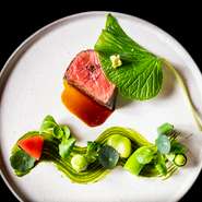 冷前菜・温前菜・魚料理・肉料理・デザート・珈琲

デートや記念日、ご家族での会食やビジネス利用等、様々なシーンでお楽しみいただけるコースです
※ 詳細は【料理】ページにてご確認いただけます。