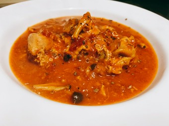 鳥もも肉の自家製トマト煮込み