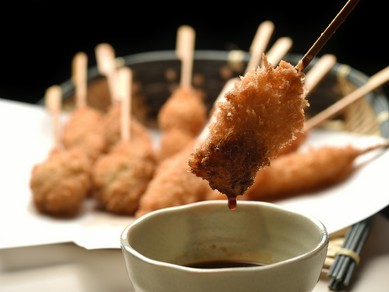 バリッと揚がった串揚げは、焼酎と相性抜群！