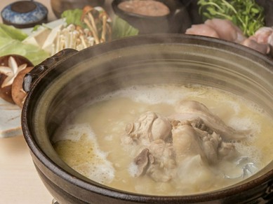 【濃厚な白濁鶏ガラスープ】水炊き鍋