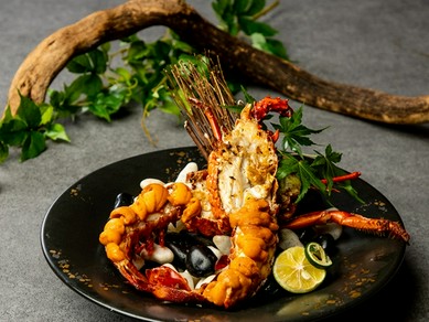 イセエビの鉄板焼き　～山椒醤油と雲丹醤油～