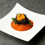 創業当時から人気の名物料理。
雲丹とイクラをふんだんに使用した、贅沢すぎる一品です。