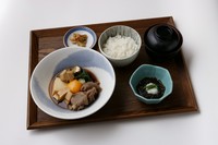 小鉢・ご飯・味噌汁