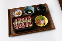 刺身・小鉢・味噌汁