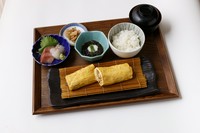 刺身・小鉢・ご飯・味噌汁