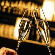 ご予約のお時間から15分以上経過し、連絡が取れずご来店頂けない場合はキャンセルとさせて頂く場合がございます。ご了承下さい。
また、店内混雑時のご利用時間は、ご予約時間より2時間制でお願いいたします。
