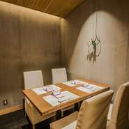 都会の喧噪から離れた落ち着いた完全個室。プライベート利用に。

