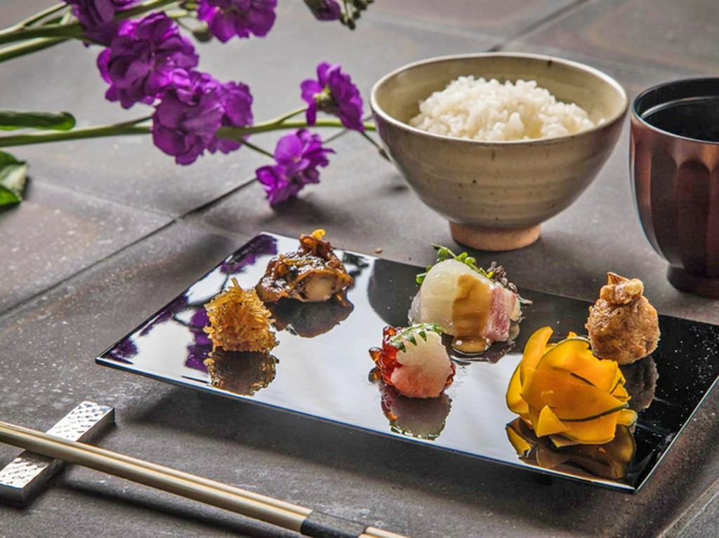 旬の食材を楽しめる、色とりどりのコース