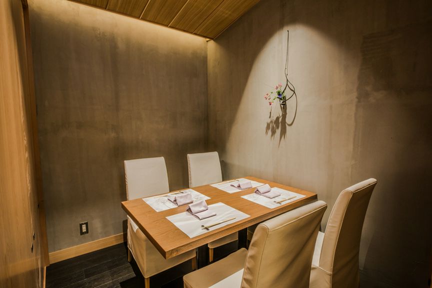 白木をメインとした落ち着いた空間