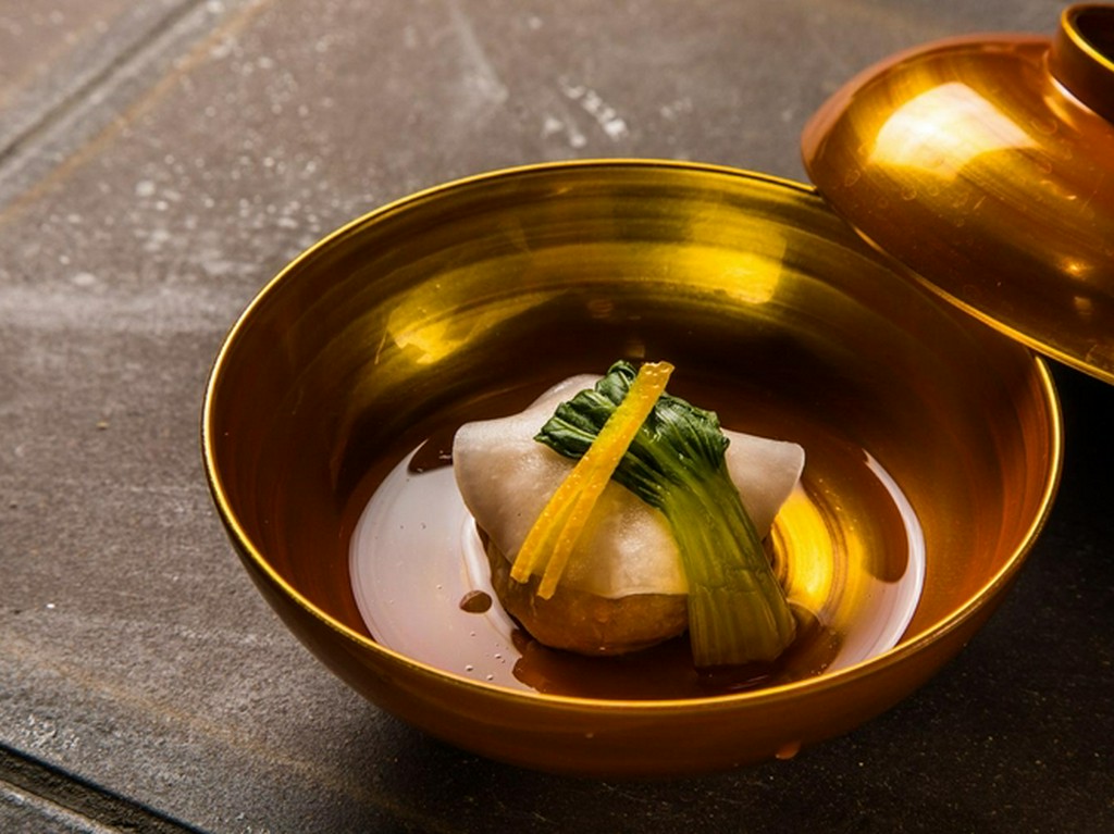 木蓮　お顔合わせには桜湯をご用意しております