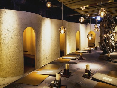 寛げる店内。かまくら個室が人気