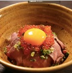 きちり特製のローストビーフと贅沢ないくらをのせた贅沢な丼です。
贅沢したい気分の時におすすめです！！！
※バーニャカウダ食べ放題、ドリンクバー付き。お好きなデザート（+550）も付けることができます。