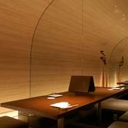 スタンダードなドリンクに加え、当店自慢の150種類サングリア！さらにノンアルコールカクテルやスパークリングワインもございます。