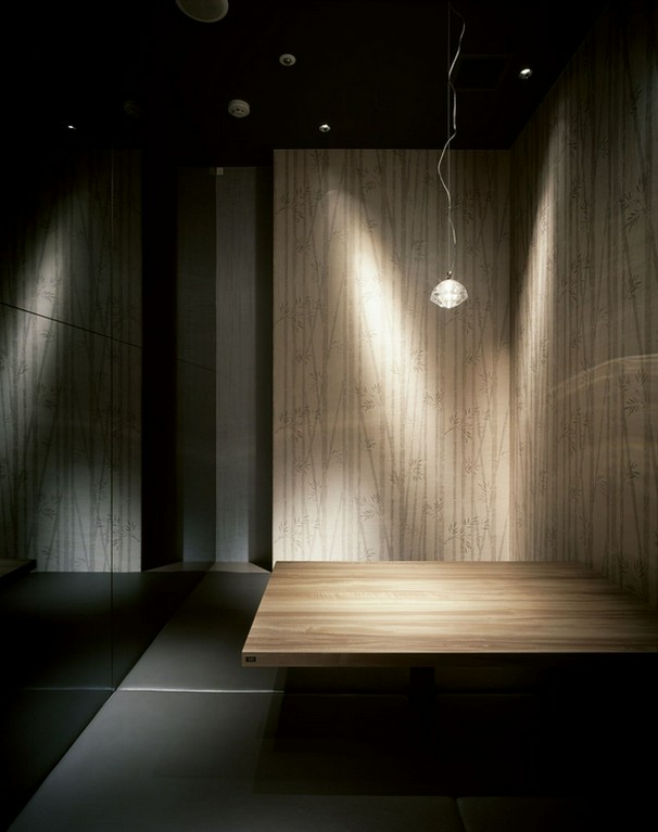 デートや女子会、Party…。普段遣いにも特別な日にも。