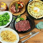 当店のプライムビーフを大変リーズナブルにご堪能できる飲み放題付きコースです。
