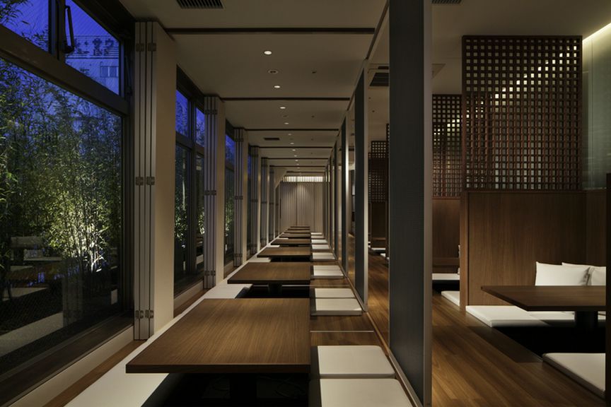 窓際おしゃれな掘りごたつ個室席も充実♩