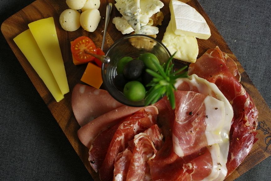 生ハム ハモンセラーノとチーズの合わせ盛り