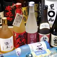 当店では常時九州の焼酎を40種類以上取り揃えております！焼酎だけでなく、福岡の日本酒も用意。お料理、お飲み物でたっぷり九州の味を堪能してみてはいかがでしょうか。