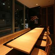 大人気の夜景の見える個室や接待や会食におすすめの落ち着いた個室、２〜１２人様までご案内可能でございます。素敵なお食事の時間をお楽しみください。お席の数に限りがあるためご予約はお早めに！