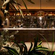 【Plataran　Resort　&　Restaurant　新宿　ルミネ1】では、様々な席タイプをご用意。少人数の忘年会、大人数の宴会でもご利用頂けます。

