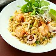 イカ、海老、ホタテの入ったオイスターソース味のチャーハンです。