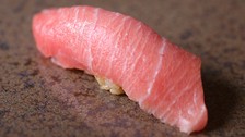 握りとつまみを織り交ぜながら、旬の魚や逸品料理をご提供します。
