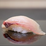 季節のネタと3種のシャリを合わせた「鮨 きよし」の握り寿司を存分に味わえます。
