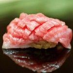 京都で日本料理を学んだ料理人が織り成す本格懐石料理。
野菜や山菜が持つ本来の味を存分に引き出しました