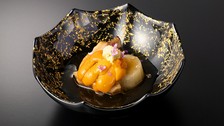 京都で日本料理を学んだ料理人が織り成す本格懐石料理。
野菜や山菜が持つ本来の味を存分に引き出しました