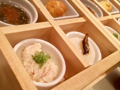 目でも楽しめる華やかさ『蓋付き木箱　前菜の盛り合わせ』